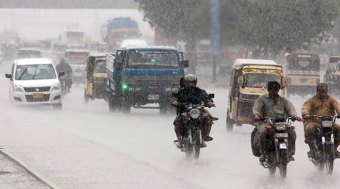 Karachi's cold weather intensifies as city welcomes more winter rain