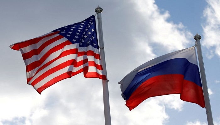 Russian and U.S. state flags fly near a factory in Vsevolozhsk, Leningrad Region, Russia March 27, 2019. Photo: Reuters