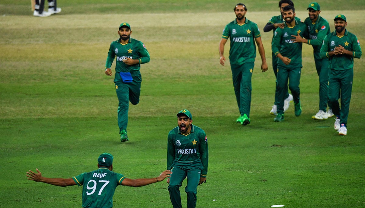 Pakistans cricketers celebrate the dismissal of Australia´s Glenn Maxwell (not pictured) during the ICC Mens Twenty20 World Cup semi-final match between Australia and Pakistan at the Dubai International Cricket Stadium in Dubai on November 11, 2021. — Photo by Indranil Mukherjee/AFP