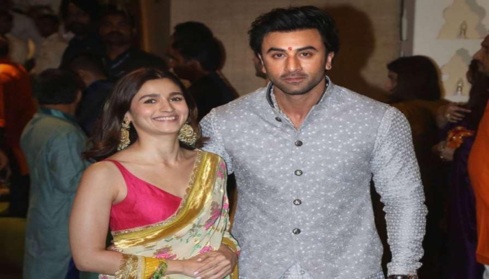 Ranbir Kapoor, Alia Bhatt jet off for New Year’s vacay- Watch