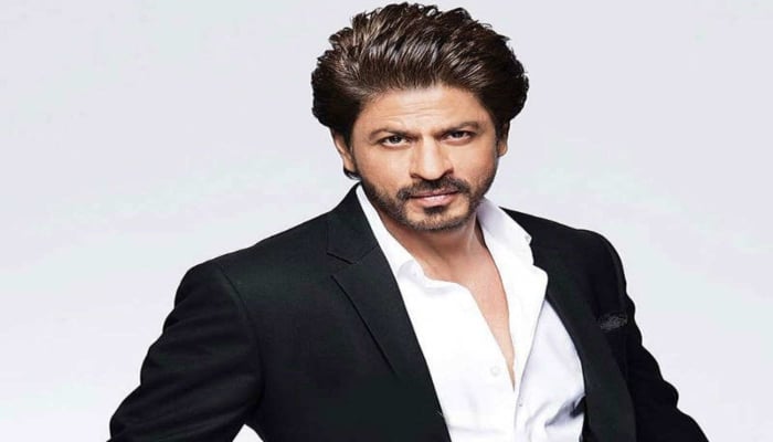 Shah Rukh Khan ends 2021 on work mode, poses for a picture on sets