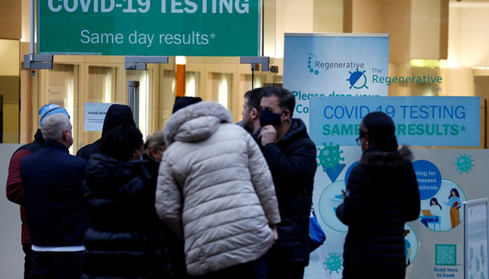People wait outside a COVID-19 testing centre, amid the coronavirus disease (COVID-19) outbreak in Manchester, Britain, December 28 , 2021. — Reuters/File