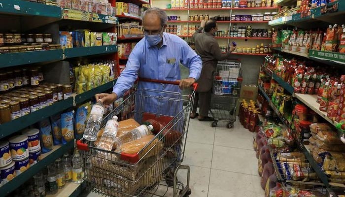 Men wearing protective face masks shop for grocery items at a store ahead of the holy fasting month of Ramadan, amid the coronavirus disease (COVID-19) pandemic, in Peshawar, Pakistan April 9, 2021. Reuters/File