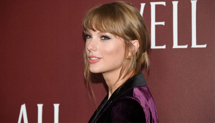 Taylor Swift dubbed 'Beatles' of new generation by Billy Joel