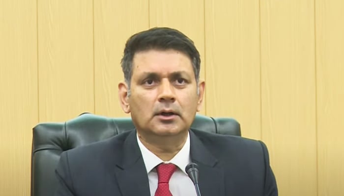 Federal Bureau of Revenue (FBR) Chairman Dr Muhammad Ashfaq addressing a press conference in Karachi on December 31, 2021. — YouTube