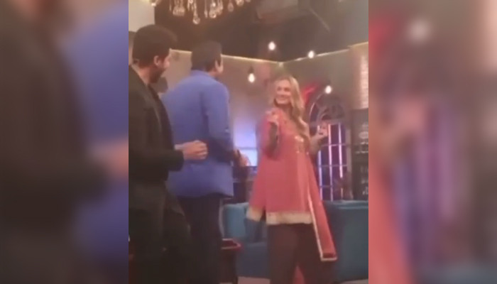 Shaniera Akram menari dengan suami di acara televisi