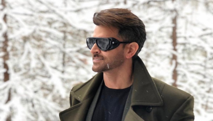 Hrithik Roshan’s shirtless selfie breaks the internet as he wishes fans on New Year