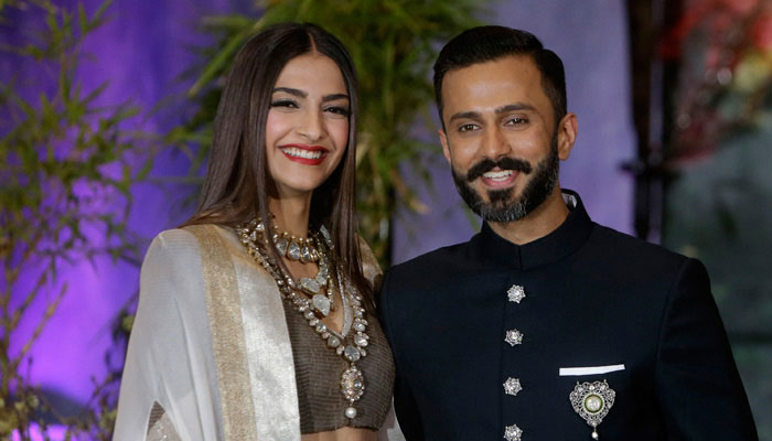 Sonam Kapoor, Anand Ahuja send adorable New Year wish from London: pics