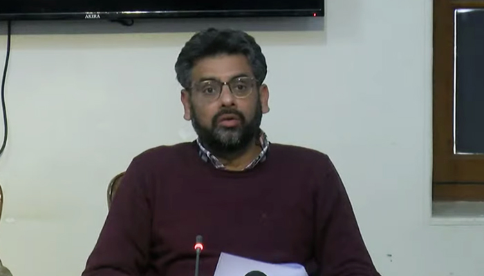 Finance Ministry spokesperson Muzammil Aslamaddressing a press conference in Karachi, on January 1, 2022. — YouTube
