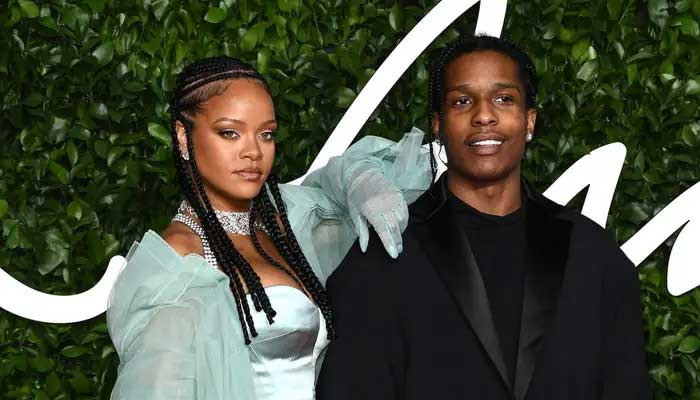 Rihanna dan pacarnya A$AP Rocky menyambut 2022 dengan penuh gaya