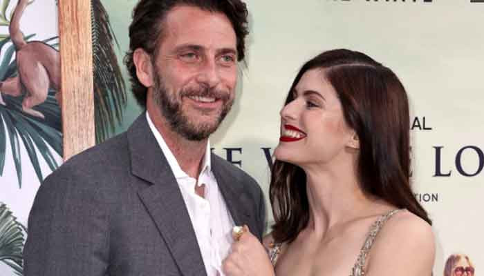 Alexandra Daddario, 37, merayakan Tahun Baru dengan tunangannya yang berusia 52 tahun