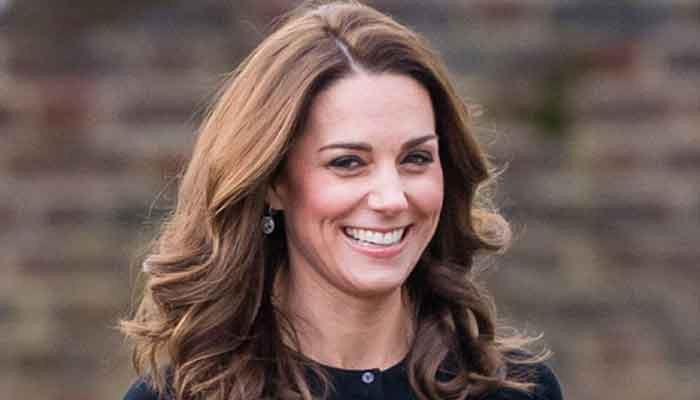 Penggemar kerajaan memberikan cinta pada Kate Middleton