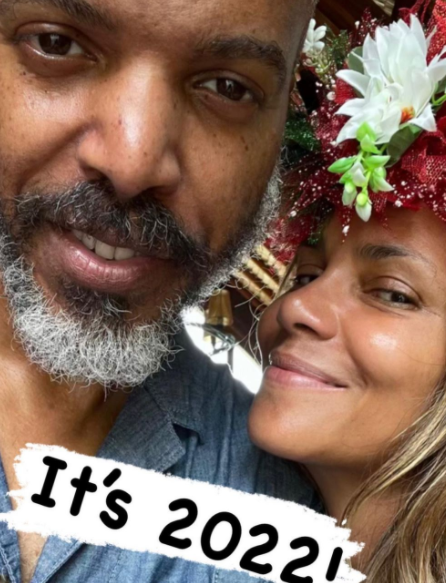 Halle Berrys PDA-filled pic with Van Hunt leaves fans speculating about their marriage