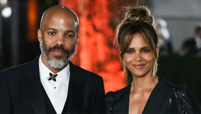 Halle Berry's PDA-filled pic with Van Hunt leaves fans speculating ...