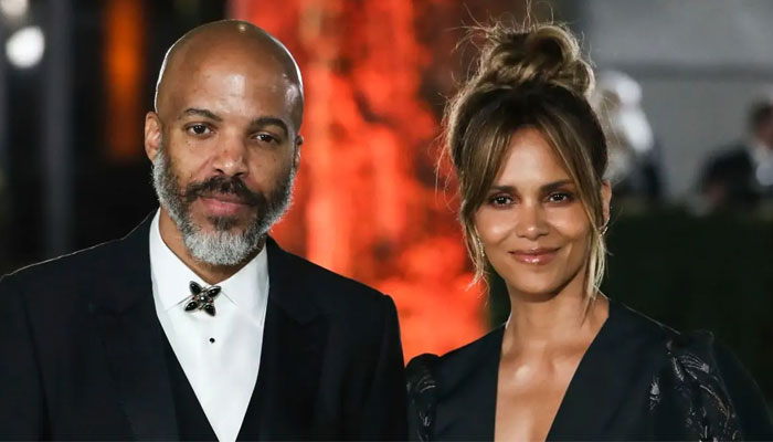 Halle Berrys PDA-filled pic with Van Hunt leaves fans speculating about their marriage