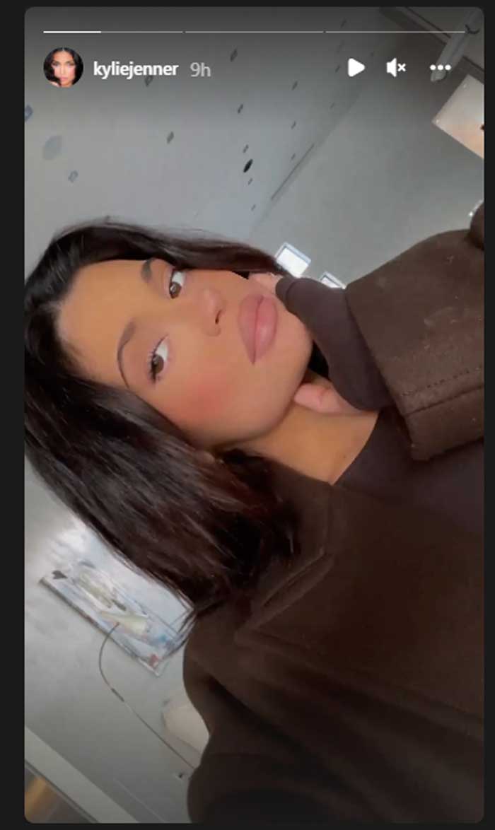 Kylie Jenner flaunts her pregnancy glow in latest stunning photo