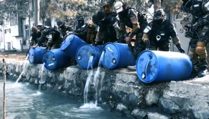 3.000 liter minuman keras dituangkan ke kanal Kabul