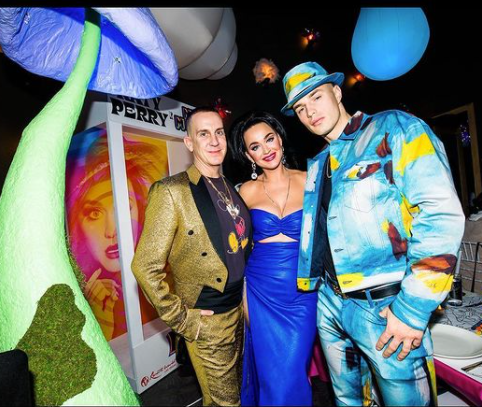 In pics: Katy Perry, Orlando Bloom pack on PDA at New Year Eve
