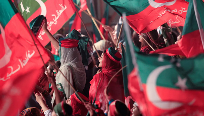 Pendukung partai politik PTI menghadiri rapat umum perayaan di Islamabad pada 30 Juli 2017. — Reuters/File