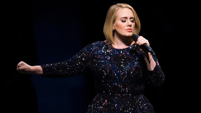 Adele mencapai tonggak baru saat usianya yang ke-30 menjadi Album Terlaris di Inggris tahun 2021