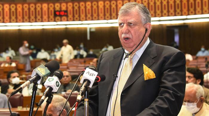 Shaukat Tarin lays supplementary finance bill in Senate amid Opposition protest
