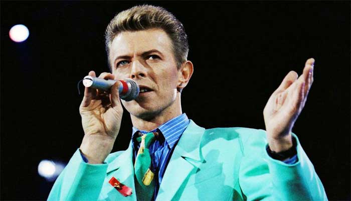 Catalog of late rocker David Bowie sold to Warner Music