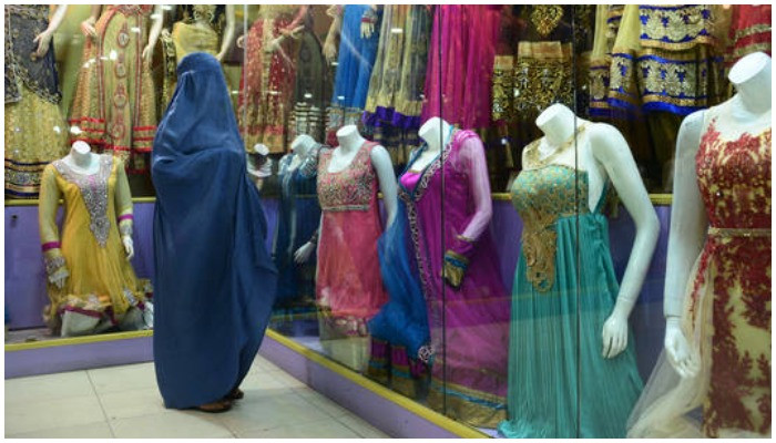 Taliban memerintahkan pemilik toko untuk memenggal kepala manekin