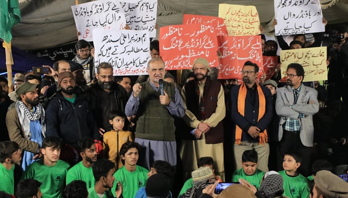 JI Karachi chief Hafiz Naeem-ur-Rehman speaking at a JI sit-in camp outside the Sindh Assembly in Karachi on January 5, 2021. Photo: Facebook