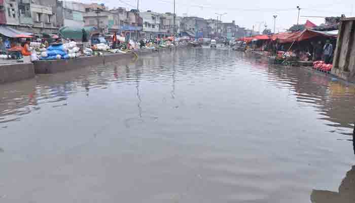 Road of fruit and vegetable market is flooded with water during heavy rain in Islamabad. -APP