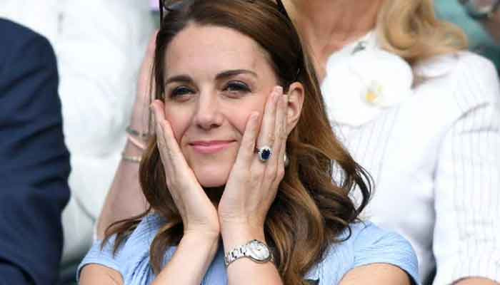 Aktris yang memerankan Kate Middleton bertunangan