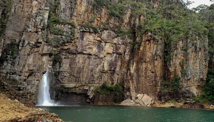 The area where a wall of rock broke from a cliff falling onto several tourist boats leaving at least six people dead and another 20 still missing, at Furnas Lake in Minas Gerais state, Brazil, on January 8, 2022. AFP