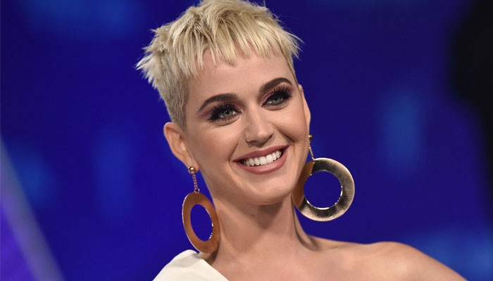 Katy Perry meluncurkan video musik ‘When I’m Gone’ selama playoff sepak bola langsung