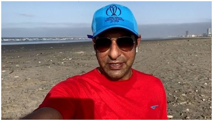Misi baru Wasim Akram adalah membersihkan pantai Seaview Karachi