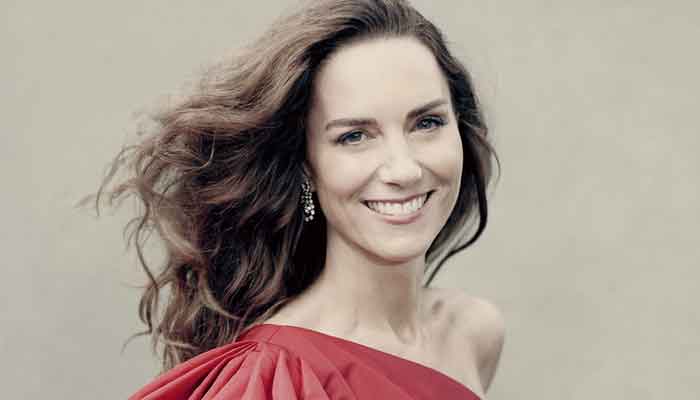Kate Middletons birthday portraits called stylised and unrealistic by former minister