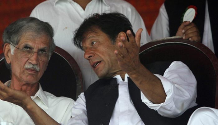 Federal Minister for Defence Pervez Khattak (L) and Prime Minister Imran Khan (R). — Reuters/File
