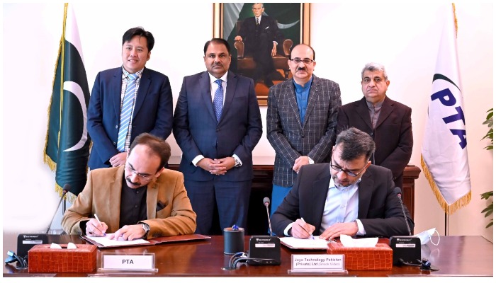 Representatives of PTA and Joyo Technology Pakistan Pvt Ltd signing registration agreements. — PTA