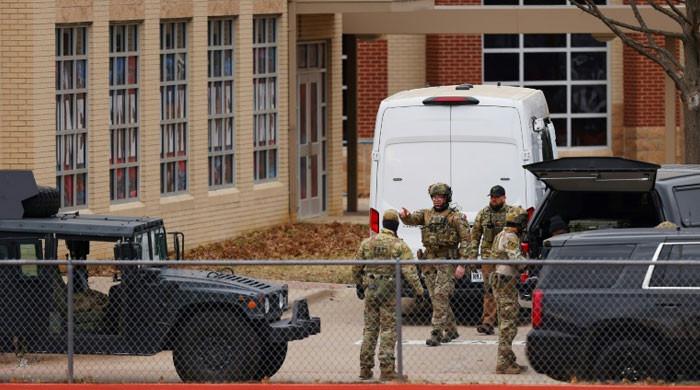 Texas police in synagogue hostage standoff