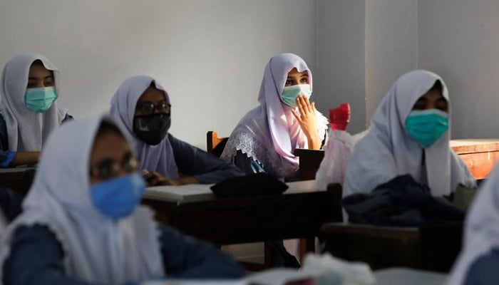 Students wear protective masks while maintaining safe distance as they attend a class as schools reopen amid the coronavirus disease (COVID-19) pandemic, in Karachi, Pakistan September 15, 2020. — Reuters/File