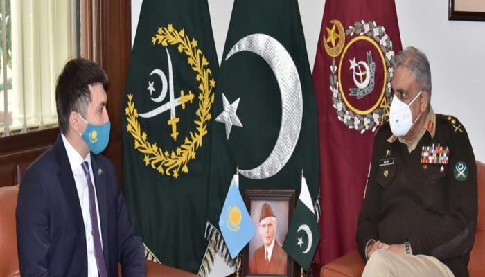 Chief of Army Staff General Qamar Javed Bajwa (right) meets Ambassador of Kazakhstan to Pakistan Yerzhan Kistafin (left) at the General Headquarters in Rawalpindi, on January 17, 2022. — ISPR