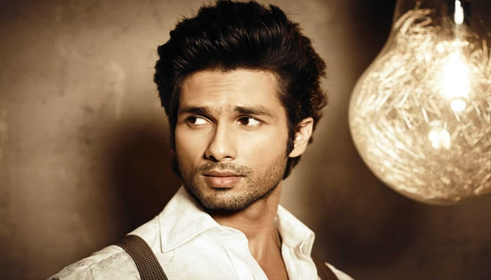Shahid Kapoor menyinggung Ali Abbas Zafar karena mengungkapkan penampilannya dari film mendatang mereka
