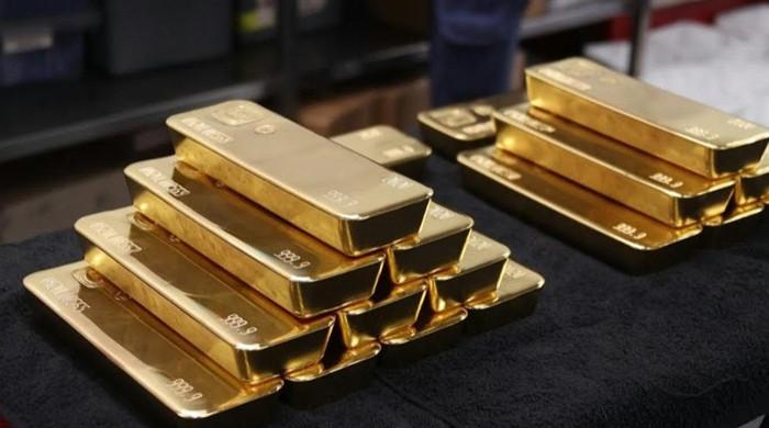 Gold extends gains in line with international market