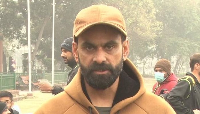 Veteran all-rounder Mohammad Hafeez talking to journalists at the end of the Lahore Qalandars pre-camp in Lahore, on |January 18, 2021. — Photo by author