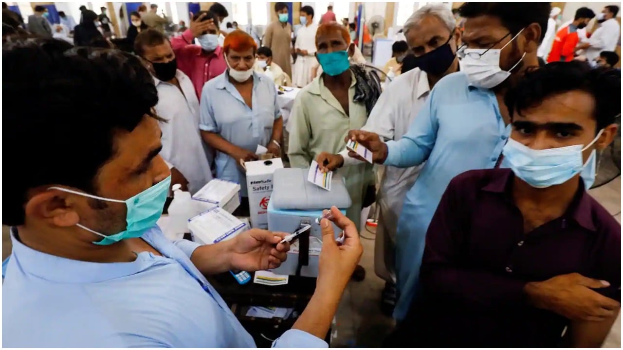 Residents with their registration cards gather at a counter to receive a dose of the coronavirus disease (Covid-19) vaccine at a vaccination center in Karachi, Pakistan June 9, 2021. (REUTERS/Akhtar Soomro)