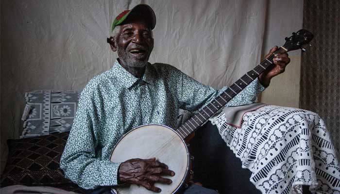 92-year-old Malawian music legend becomes a social media star - Geo News