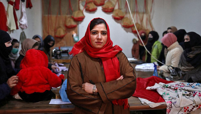 Wanita Afghanistan kehilangan pekerjaan dengan cepat karena ekonomi menyusut dan hak dibatasi