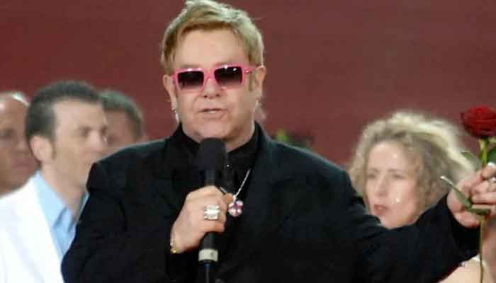 Elton John menyapa lagi dengan tur perpisahan yang dilanjutkan
