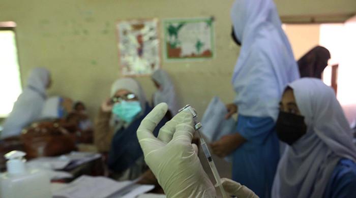 Omicron surge brings Pakistan highest COVID-19 cases since start of pandemic