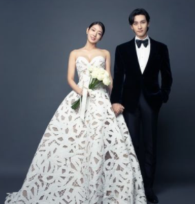 Park Shin-hye and Choi Tae-joon make adorable couple in pre-wedding photoshoot