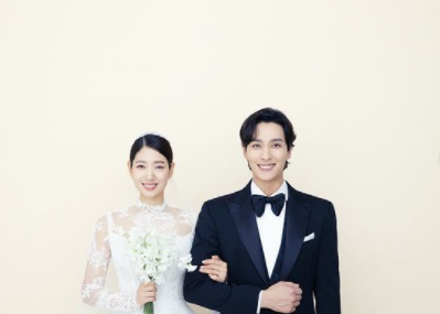 Park Shin-hye and Choi Tae-joon make adorable couple in pre-wedding photoshoot