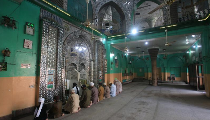 Muslims attend Friday prayer after government limited congregational prayers and ordered to stay home, in efforts to stem the spread of the coronavirus disease (COVID-19), in Lahore, Pakistan April 17, 2020. — Reuters/File